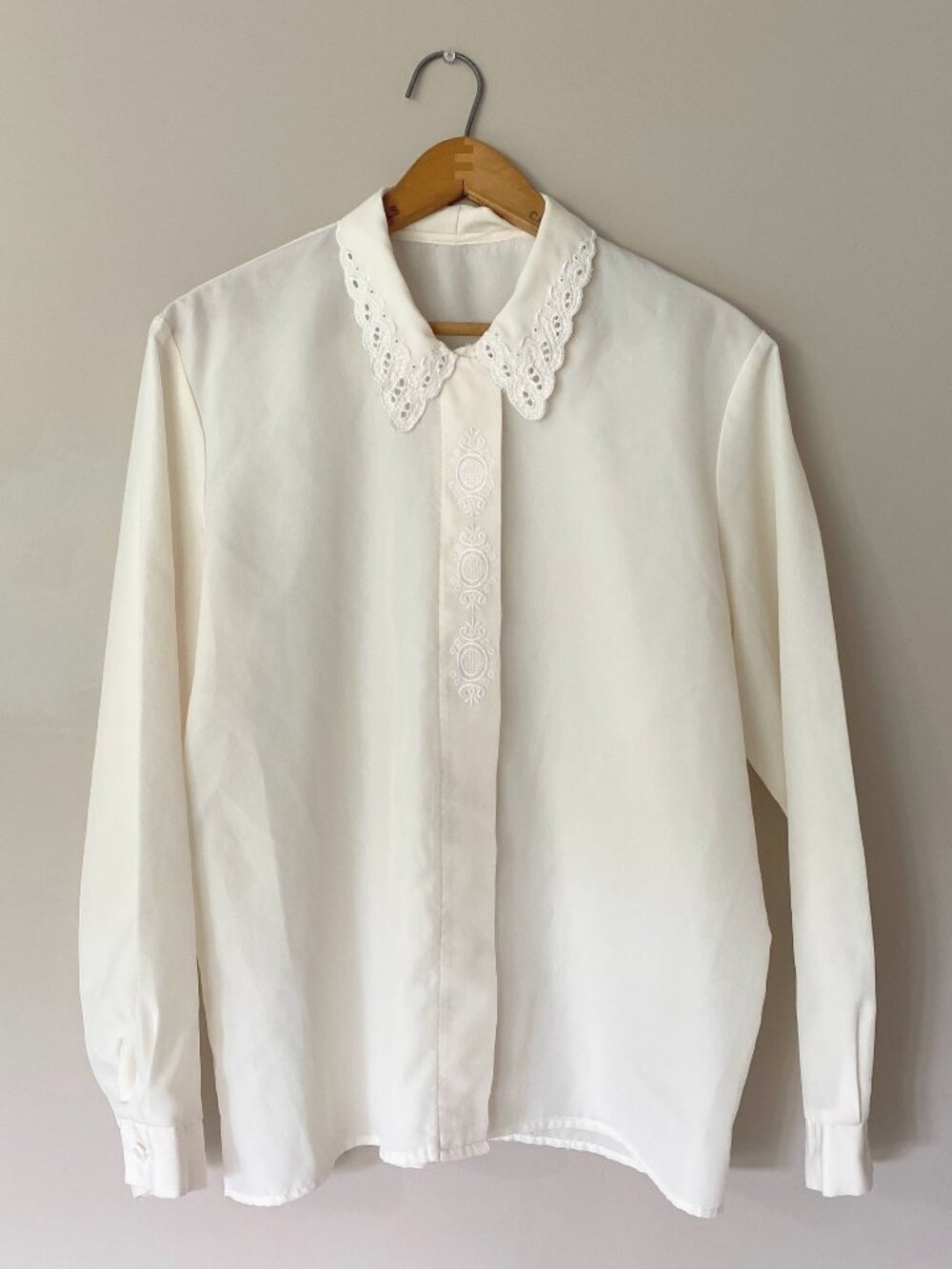 Vintage Blouse / Sheer Ivory w/ Lace Collar & Embroidery / 90s